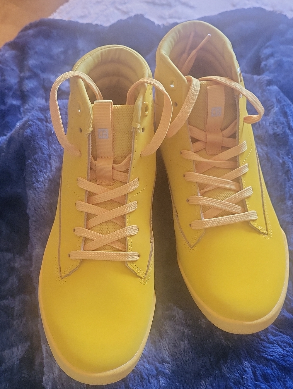 Caterpillar Yellow High-Top Sneakers. Wo 9